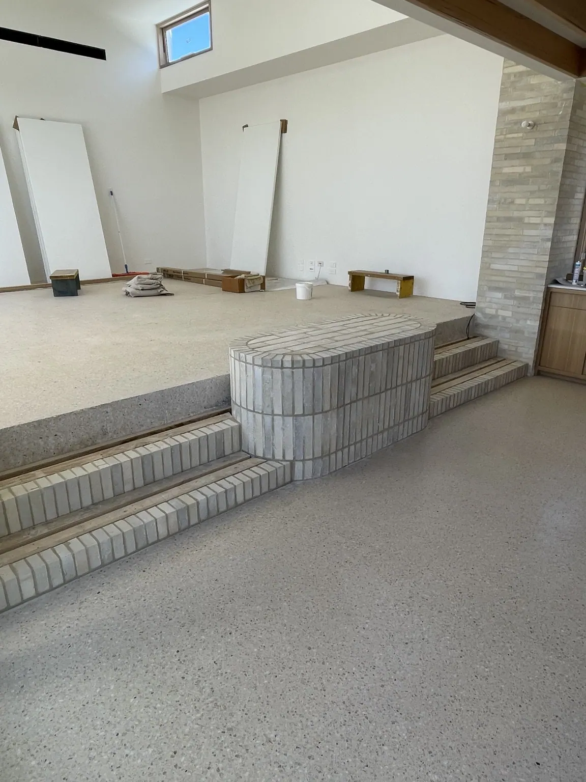 Curved brick steps and feature wall — Reid Bricklaying