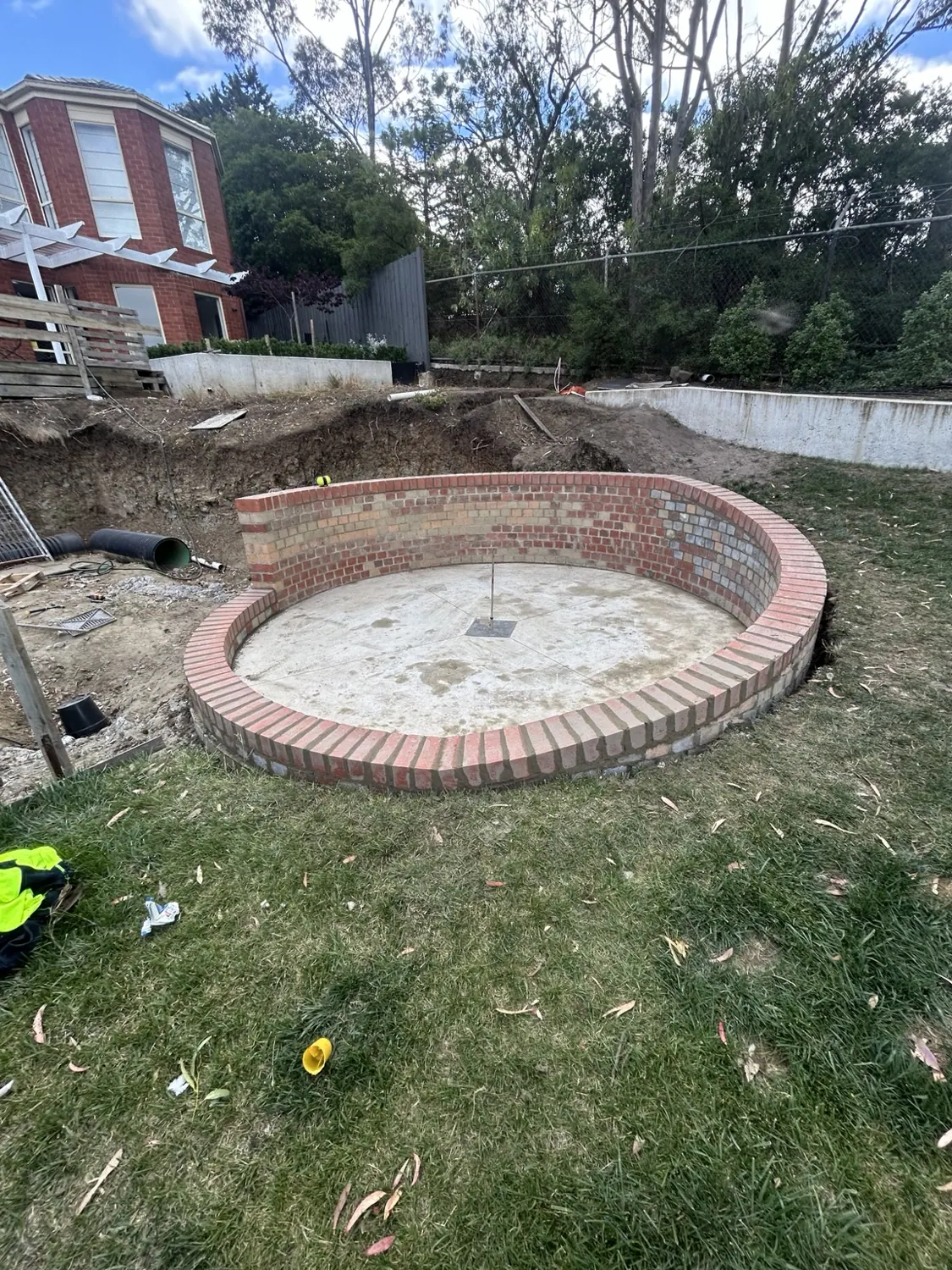 Curved garden masonry
